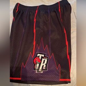 Men’s XL raptors shorts